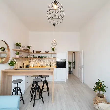 Appartamento Central Design With Balcony